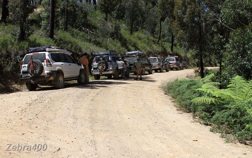 13 Convoy waits on Binns Track for broken down Zebra.JPG